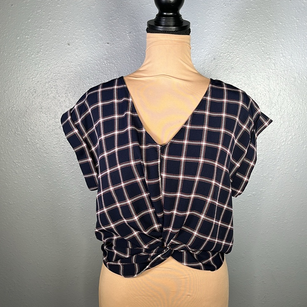 navy blue plaid twist front short sleeve blouse sz M picniccore fall casual